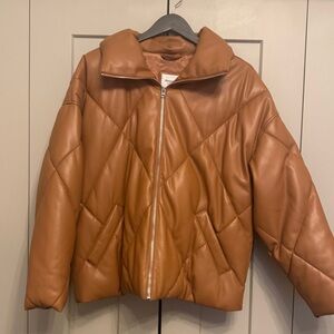 Abercrombie & Fitch Oversized Leather Puffer Jacket – Quilted Diamond Coat